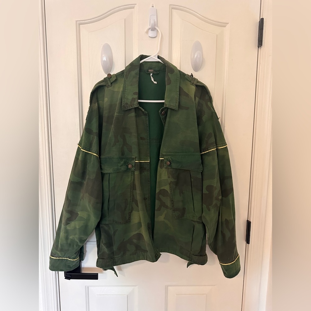 FREE PEOPLE OVERSIZED CAMO SHIRT JACKET